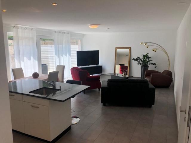 דירת חדר, Hippel Krone