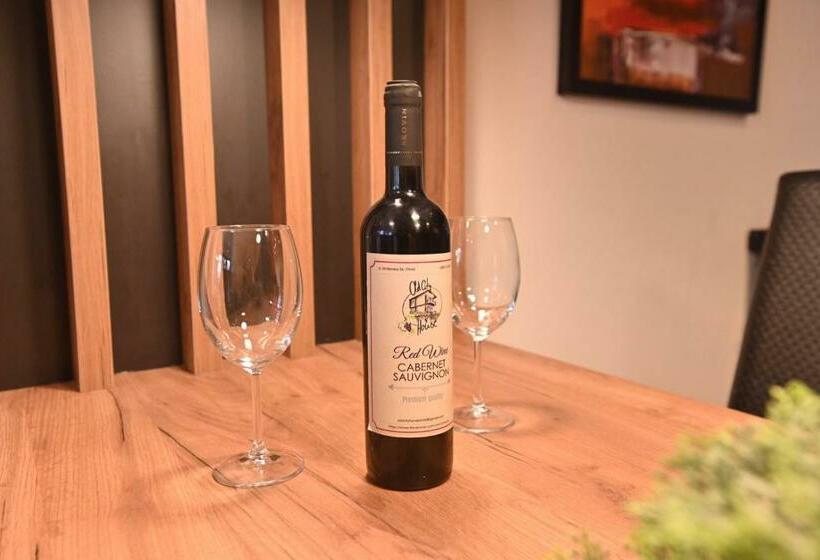 استودیوی استاندارد, Old City House