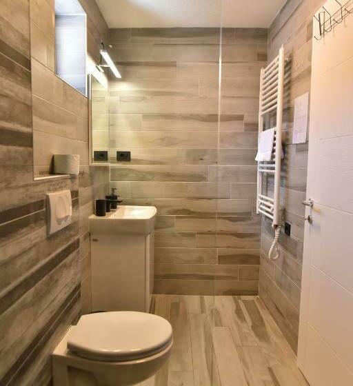 استودیوی استاندارد, Old City House