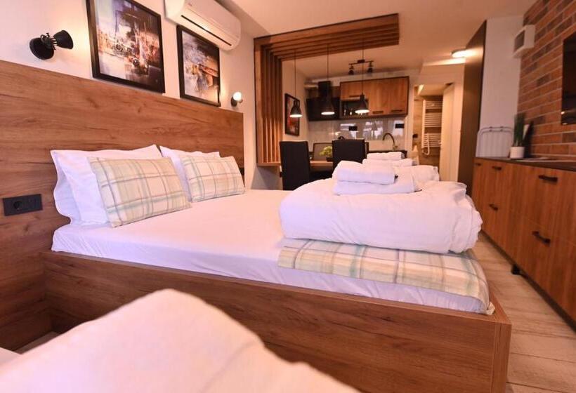 استودیوی استاندارد, Old City House