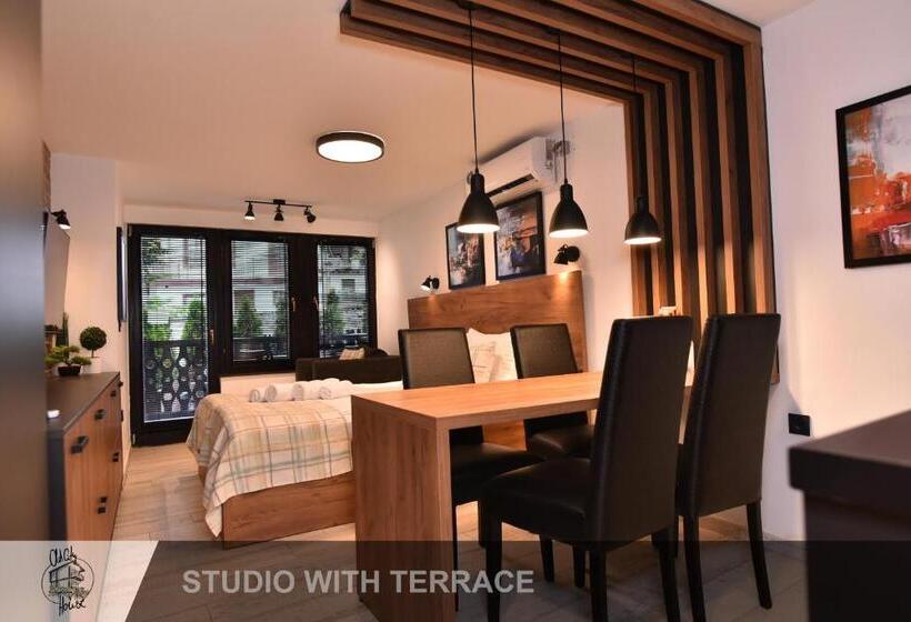 استودیوی استاندارد, Old City House