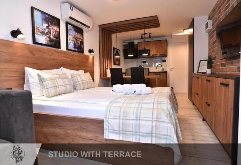 استودیوی استاندارد, Old City House