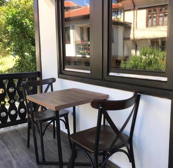 1 Bedroom Apartment, Old City House