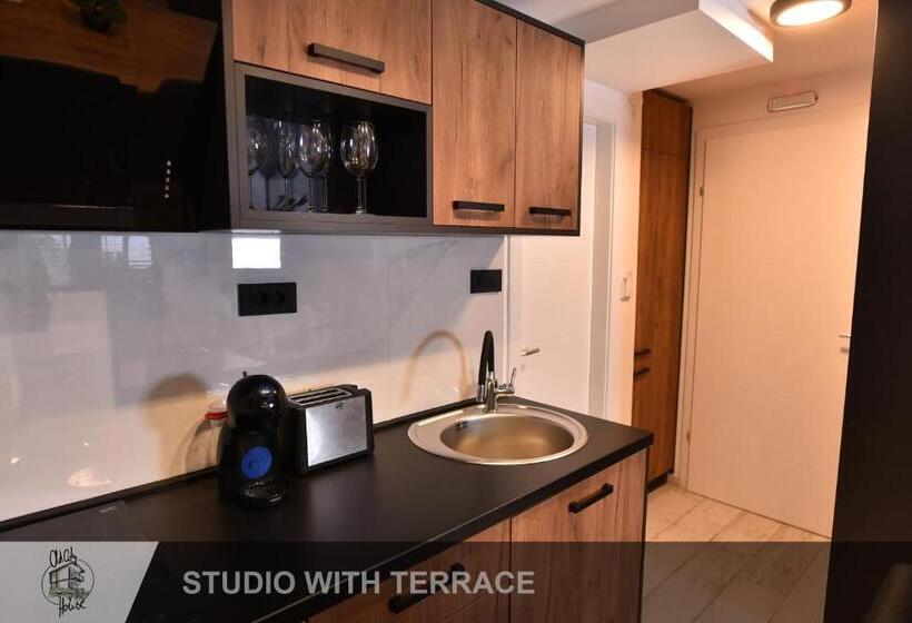 استودیوی استاندارد, Old City House