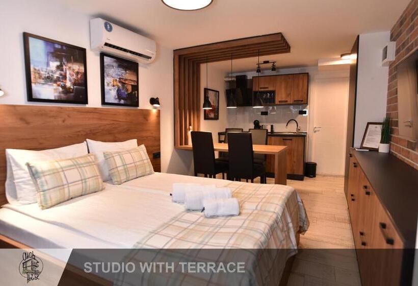 Standard Studio, Old City House