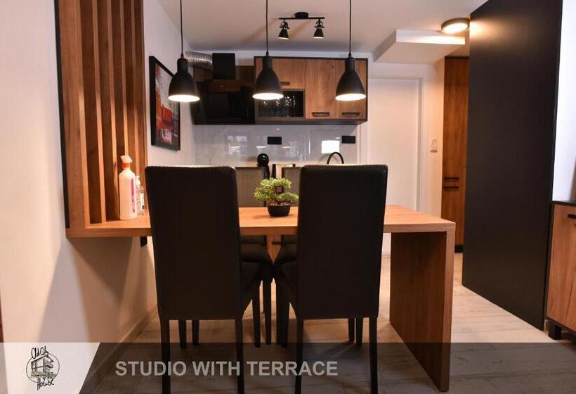 استودیوی استاندارد, Old City House