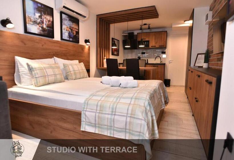 استودیوی استاندارد, Old City House