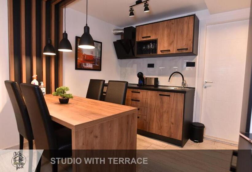 استودیوی استاندارد, Old City House