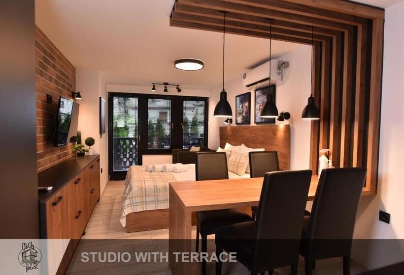 استودیوی استاندارد, Old City House