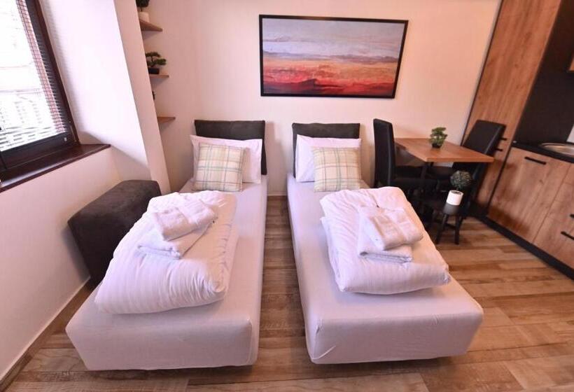 آپارتمان 1 خوابه, Old City House