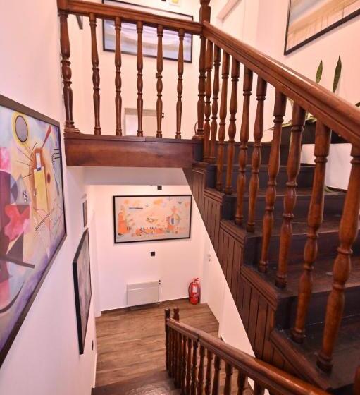 آپارتمان 1 خوابه, Old City House