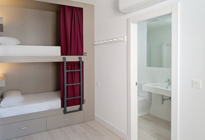 تختخواب در اتاق مشترک, Broz Hostel