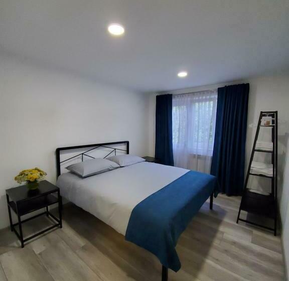 اتاق استاندارد با بالکن, Central Guesthouse Gyumri