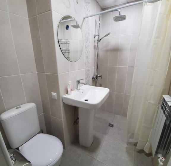 اتاق استاندارد با بالکن, Central Guesthouse Gyumri