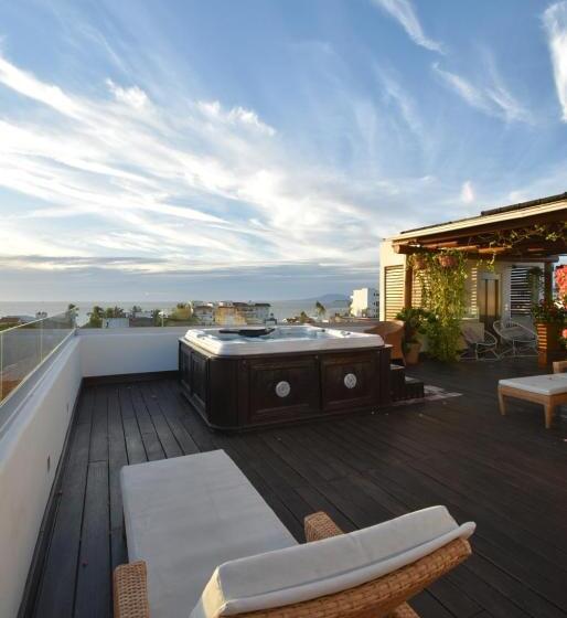 Medencére Néző 1 Szobás Apartman, Condominio Panamá