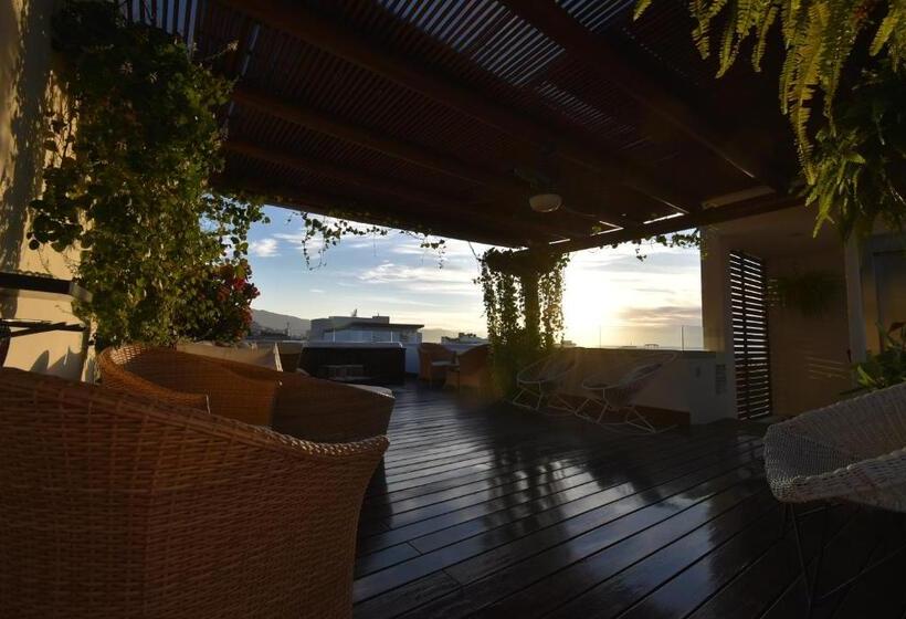 Medencére Néző 1 Szobás Apartman, Condominio Panamá