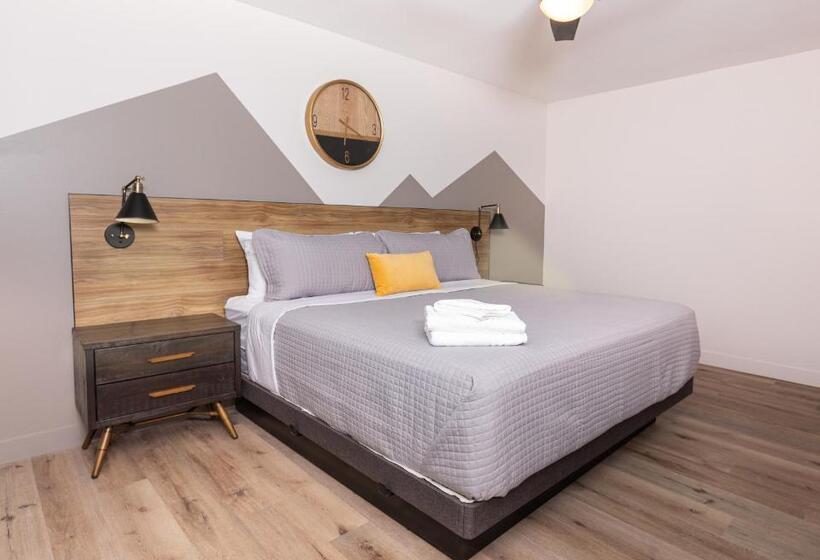 غرفة قياسية سرير كينج, 4411 Inn & Suites