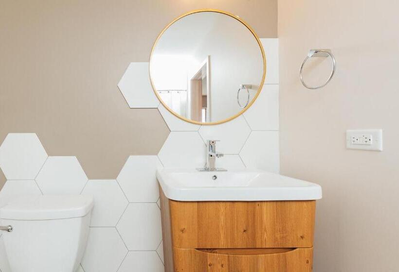 جناح غرفتين نوم, 4411 Inn & Suites