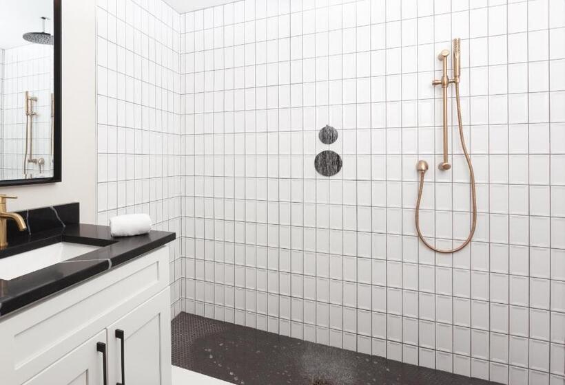 جناح غرفتين نوم, 4411 Inn & Suites