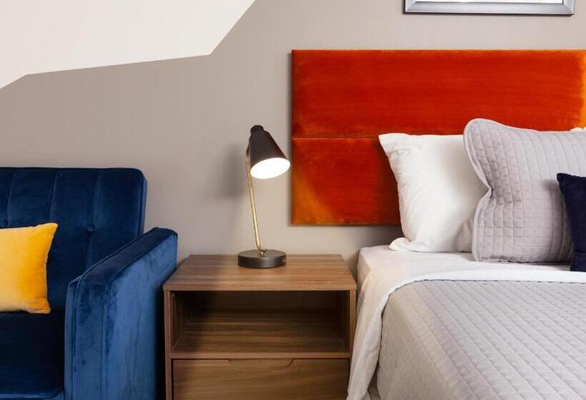 جناح غرفتين نوم, 4411 Inn & Suites