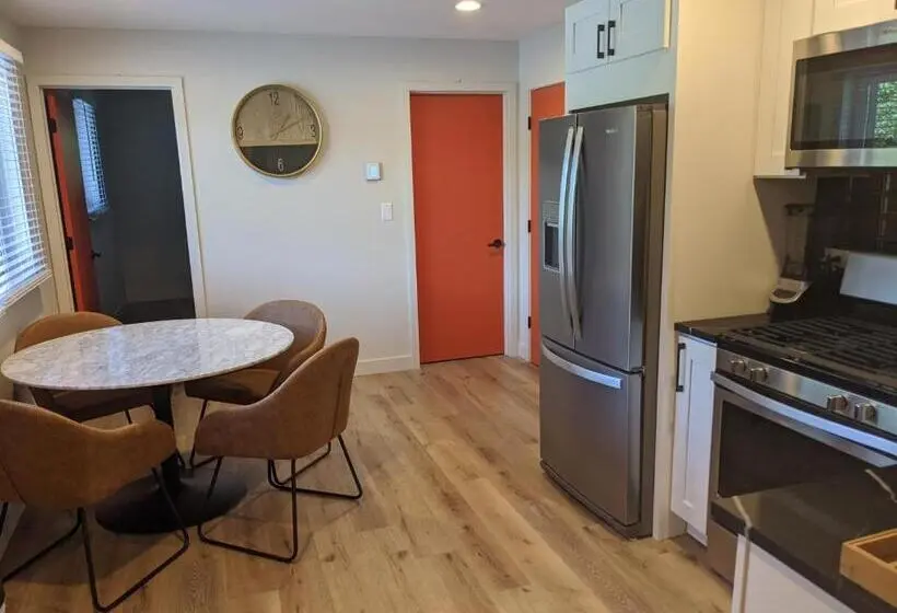 ２ベッドルームアパートメント, 4411 Inn & Suites