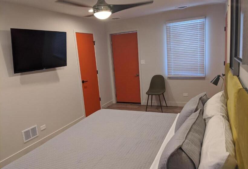 Apartamento 2 Dormitórios, 4411 Inn & Suites