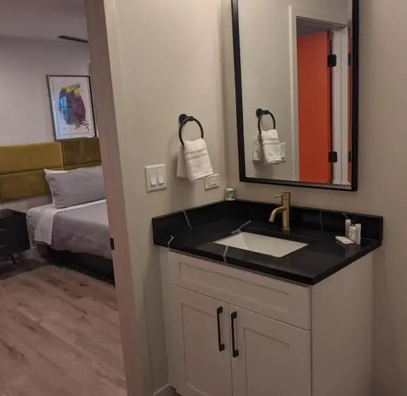 ２ベッドルームアパートメント, 4411 Inn & Suites