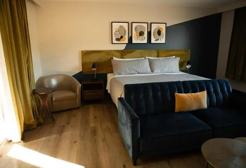 キングサイズベッドのデラックスルーム, 4411 Inn & Suites