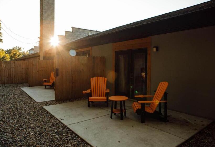 غرفة قياسية سرير كينج, 4411 Inn & Suites