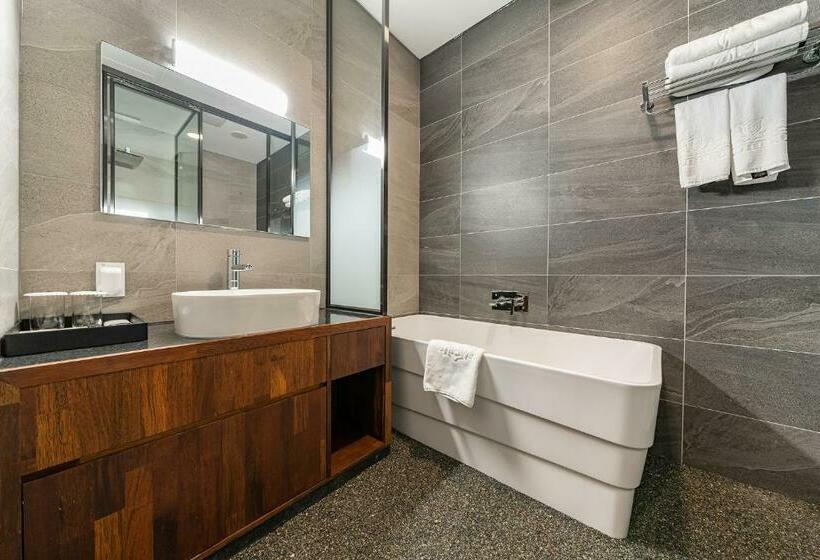 اتاق استاندارد, Ru136