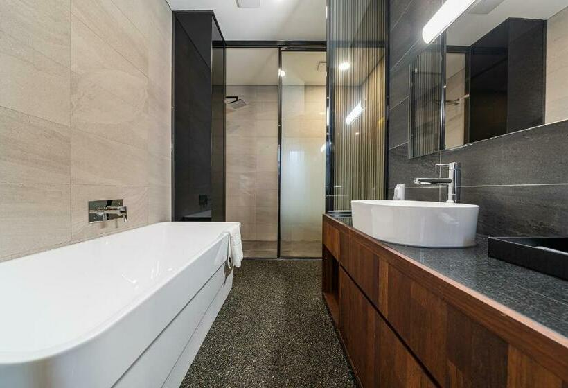 اتاق استاندارد, Ru136