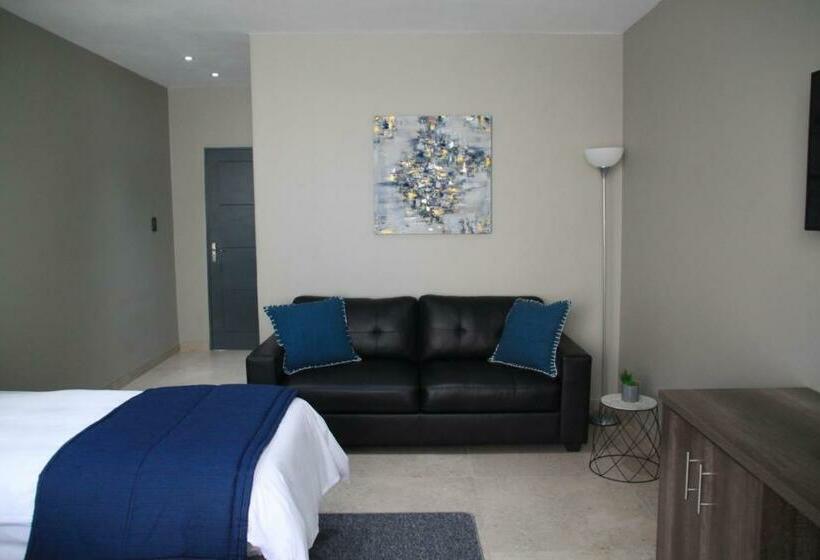 StandaardKamer, The Cato Suites