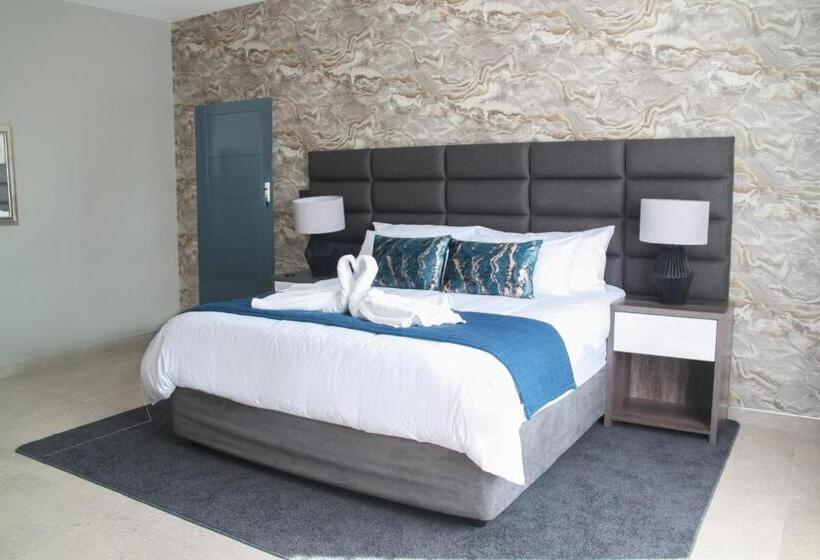 מיטת קינג בסוויטה, The Cato Suites