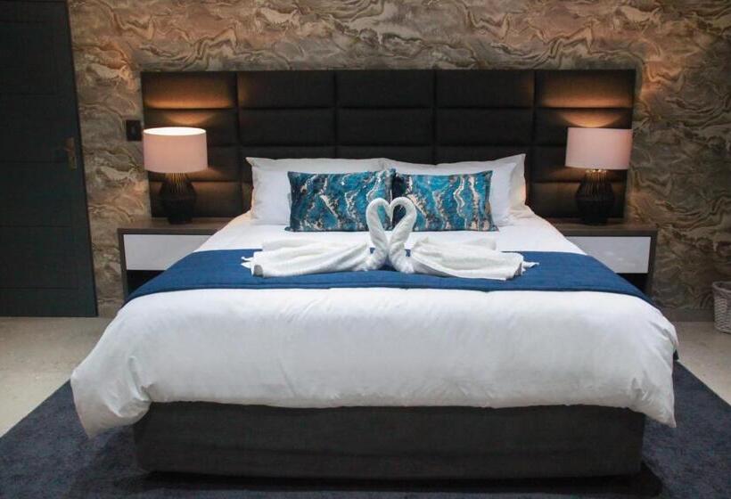 מיטת קינג בסוויטה, The Cato Suites