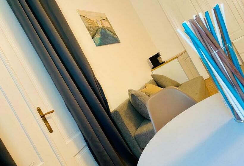 اتاق لوکس, Crops City Stay