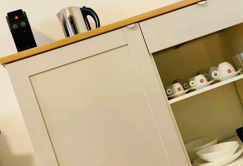 اتاق لوکس, Crops City Stay