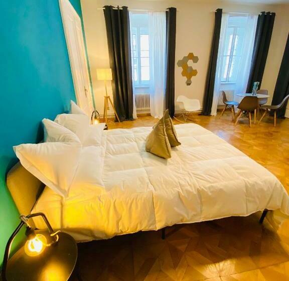 اتاق لوکس, Crops City Stay