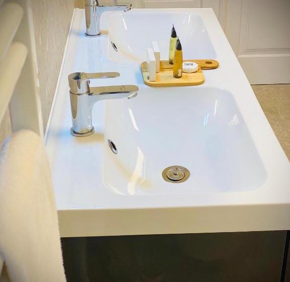 اتاق لوکس, Crops City Stay