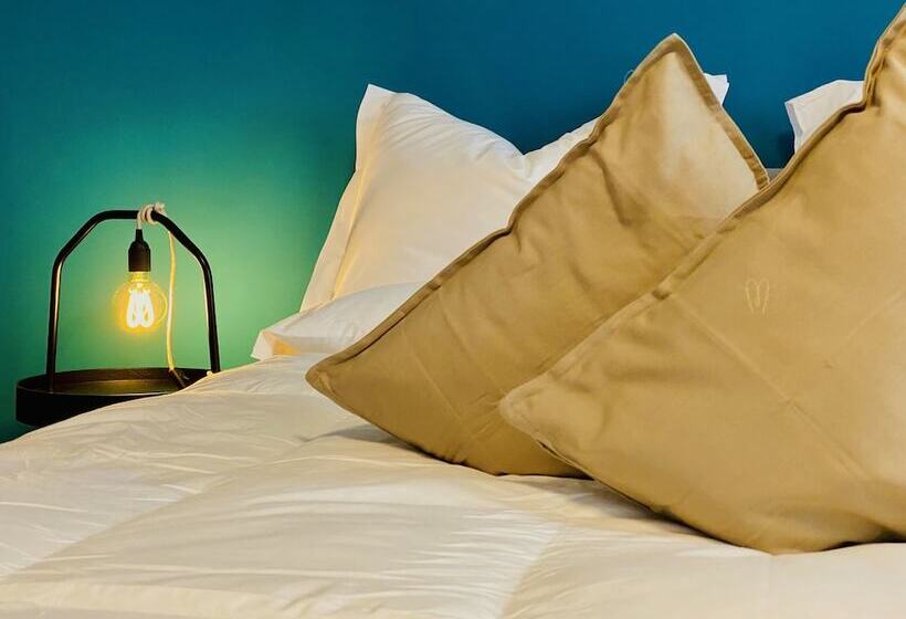 اتاق لوکس, Crops City Stay