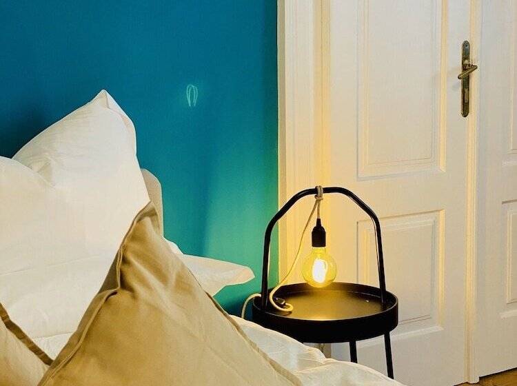 اتاق لوکس, Crops City Stay