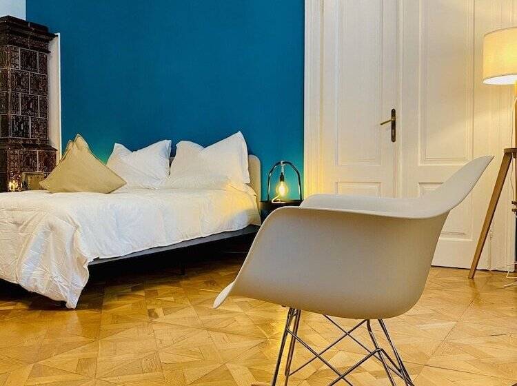 اتاق لوکس, Crops City Stay