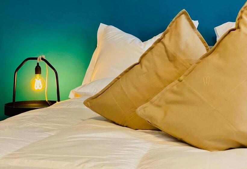 اتاق لوکس, Crops City Stay