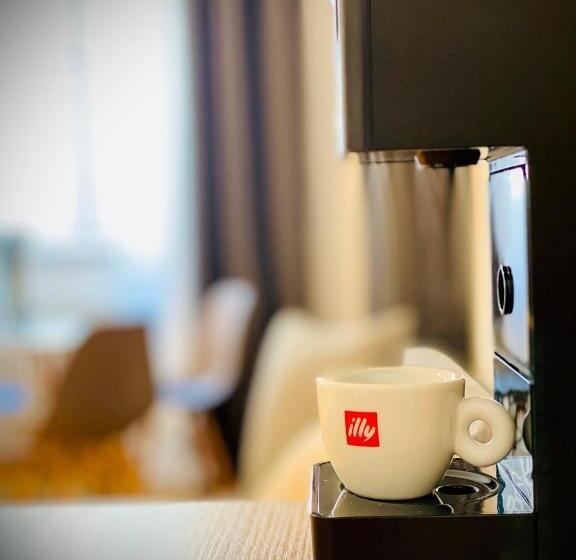 اتاق لوکس, Crops City Stay