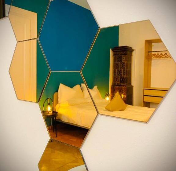 اتاق لوکس, Crops City Stay