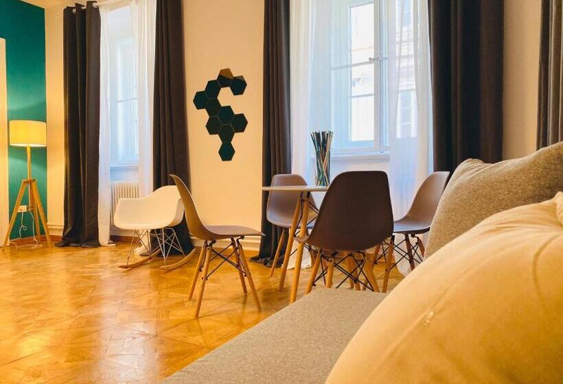 اتاق لوکس, Crops City Stay