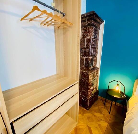 اتاق لوکس, Crops City Stay