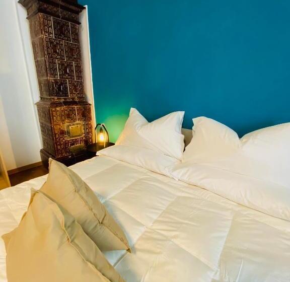 اتاق لوکس, Crops City Stay