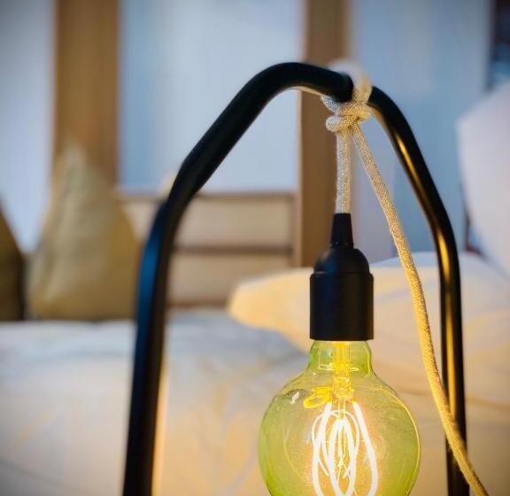 اتاق لوکس, Crops City Stay