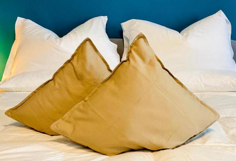 اتاق لوکس, Crops City Stay