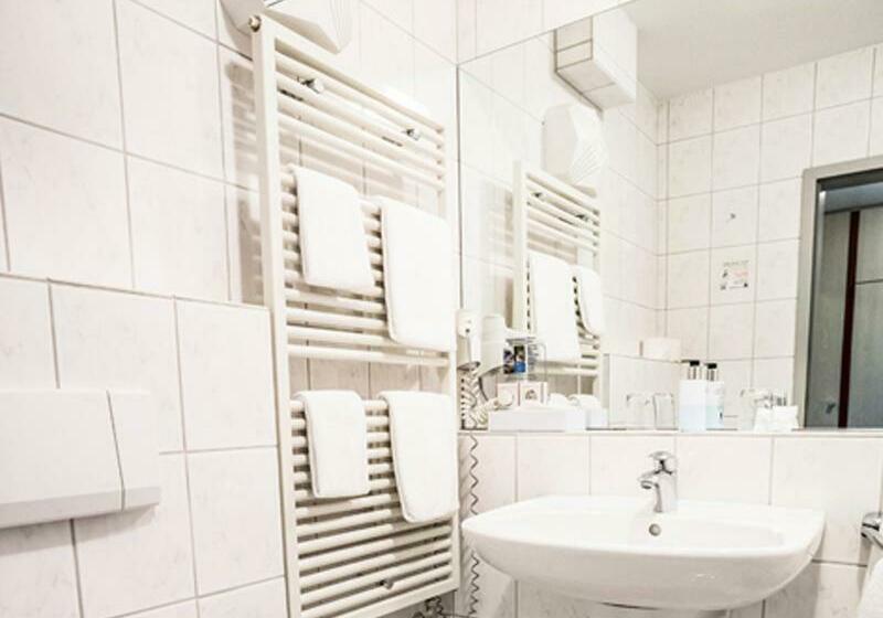 スタンダードルーム, Hennedamm